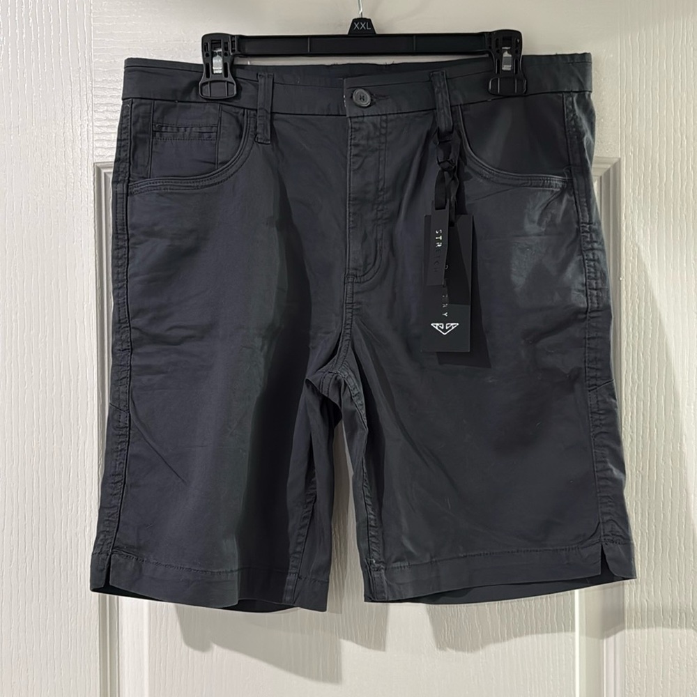Men's Industry gray shorts size 32 NWT‎